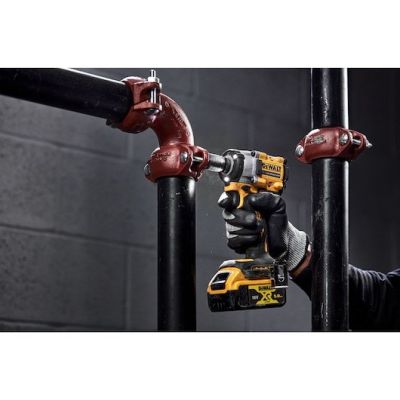5. DEWALT Impact Wrench 1/2" 18V 406 Nm DCF921NT