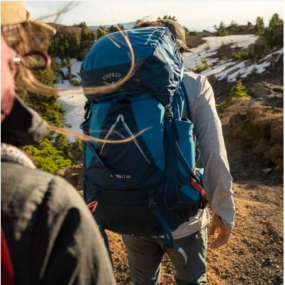 7. Osprey Atmos AG LT 50 Trekking Backpack Black S/M