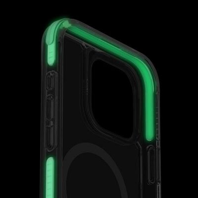 3. Uniq Combat iPhone 16 Pro 6.3" Magclick Charging case white/lume white