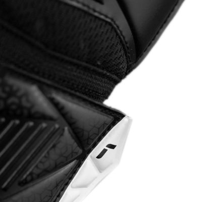 12. Reusch Attrakt Resist Jr 5572615 7700 Goalkeeper Gloves