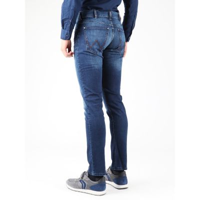 2. Wrangler Larston Blaze Jeans W18S8282T