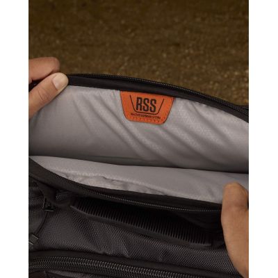 4. OGIO BACKPACK GAMBIT DNA BLACK A20260_B0074_NA
