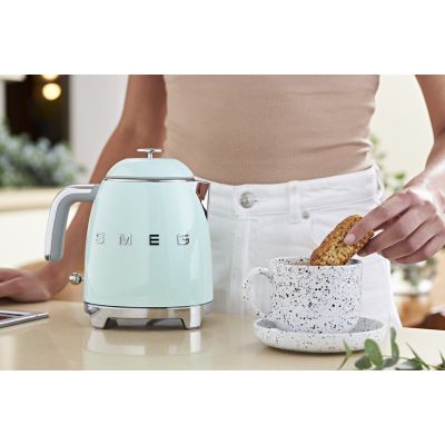 44. SMEG kettle model KLF05PGEU mini 0.8L pastelgreen