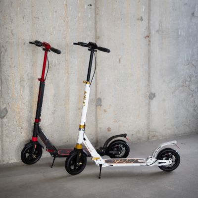 19. HM209T WHITE-GOLD SCOOTER WITH DISC BRAKE NILS EXTREME