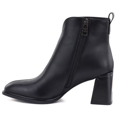 3. Women's black leather high-heeled ankle boots Vinceza 67057