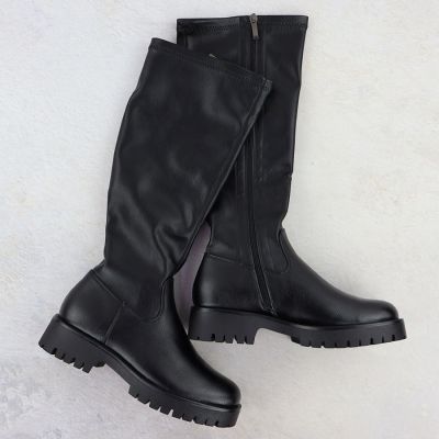 10. Women’s black platform boots Potocki 25-12729