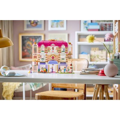 33. LEGO Friends 42704 - Heartlake City Grand Hotel