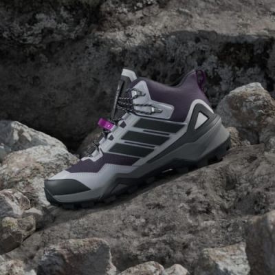 7. Women’s adidas TERREX Skychaser Mid GTX Shoes – aurora plum/carbon/purple burst, size: 41