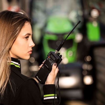 10. Midland C1267 walkie-talkie 40 channels 26.565 - 27.99125 MHz Black
