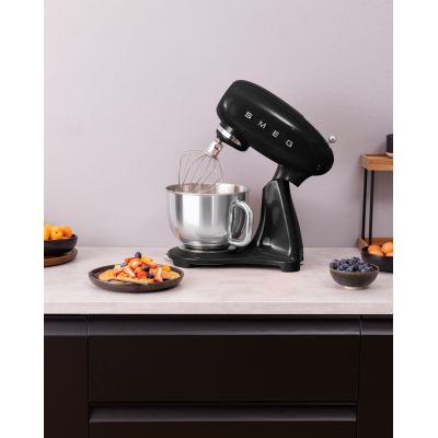 10. SMEG SMF05BLEU food processor