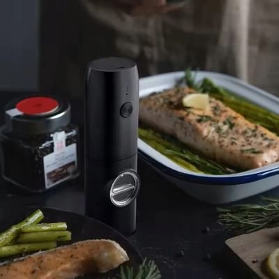 2. PROMIS PEPPER AND SALT GRINDER SET MP35X2 ZP