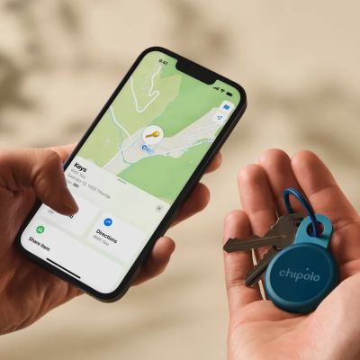 3. Chipolo Navy LOOP Locator