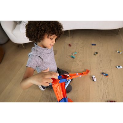 2. Hot Wheels Transporter Zjazd 2in1 HDY92 MATTEL