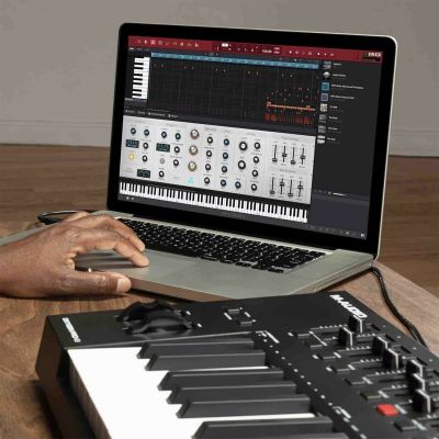 11. M-AUDIO Oxygen PRO 49 - Keyboard Controller