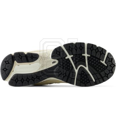 12. New Balance M2002RFA sports shoes
