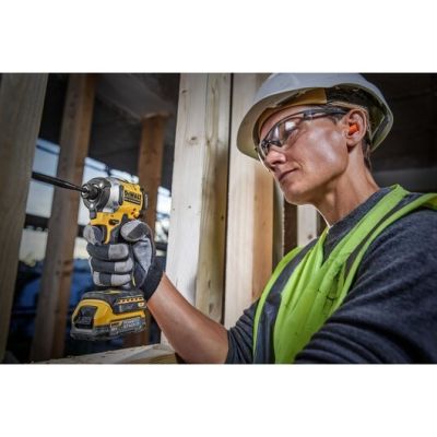 4. DeWALT 2x1.7Ah 208Nm Impact Driver