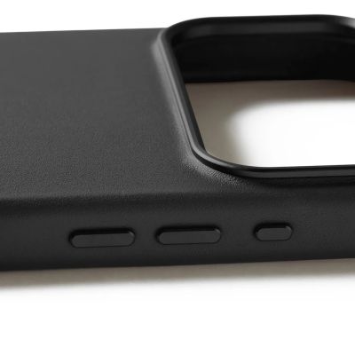 24. Mujjo iPhone 17 Pro Max Black Leather Case