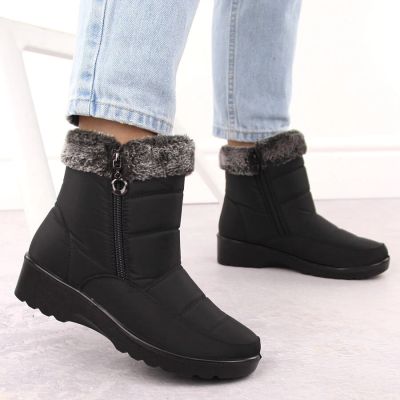 19. Women’s black snow boots with fur lining Vinceza 86231