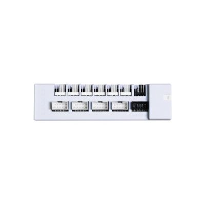 7. Lian Li EDGE HUB, 4x USB, 6x PWM - white