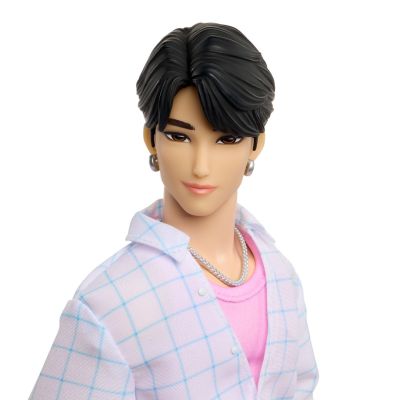 4. Mattel JRN38 doll