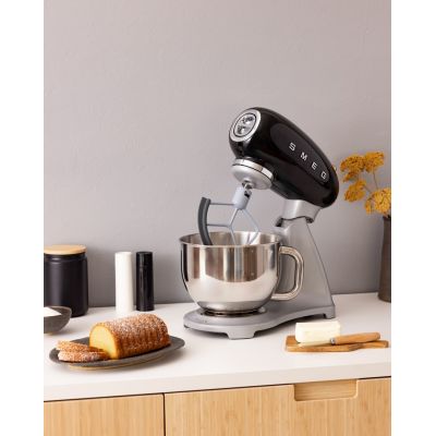 15. SMEG SMF04BLEU Kitchen Machine
