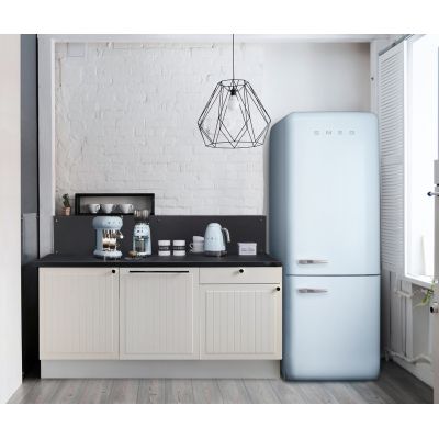 10. Smeg KLF04PBEU Electric Kettle 1.7 L 2400 W Blue