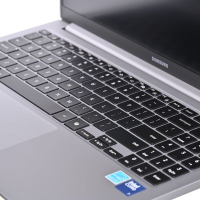 4. Samsung Galaxy Book4 NP750XGK-K1DX Core 7 150U 15.6"FHD AG 16GB SSD512 BT BLKB FPR LAN Win11 Silver (REPACK) 2Y