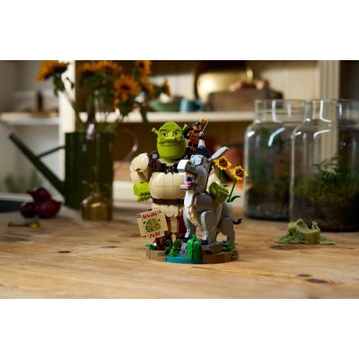 12. LEGO Icons 72423 - Shrek, Donkey & Puss in Boots