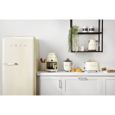 58. Smeg DCF02CREU Manual Drip Coffee Maker 1.4 l