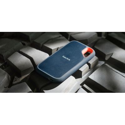 8. SanDisk Extreme Portable external SSD drive (4TB; USB 3.2; 1050 MB/s; SDSSDE61-4T00-G25)