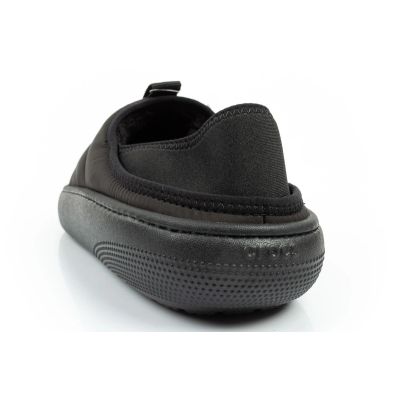 5. Crocs men's shoes slippers Classic Puff Moc slippers black insulated