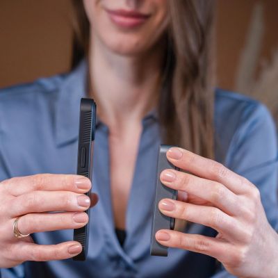 11. 3mk Smoke MagCase for iPhone 17 - Black Semi-Transparent