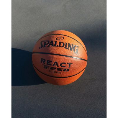 13. BASKETBALL SPALDING REACT TF-250 R.7 FIBA