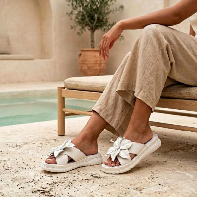 7. Women's leather flip-flops with a flower, white Filippo DK7762