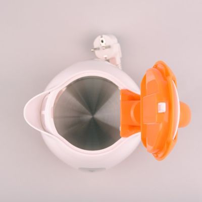 4. Electric kettle MAESTRO MR-012 white and orange.