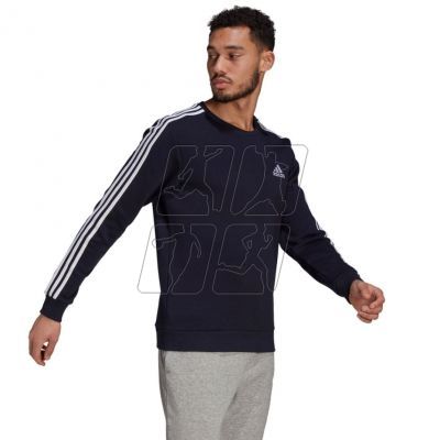 3. Adidas Essentials Sweatshirt M GK9111