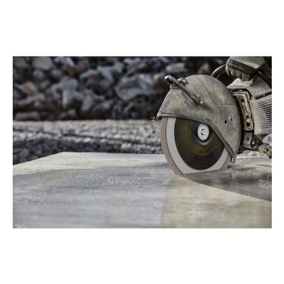 3. DeWALT DT20462-QZ Diamond Blade 23 cm Diamond Blade for Segmented Edge