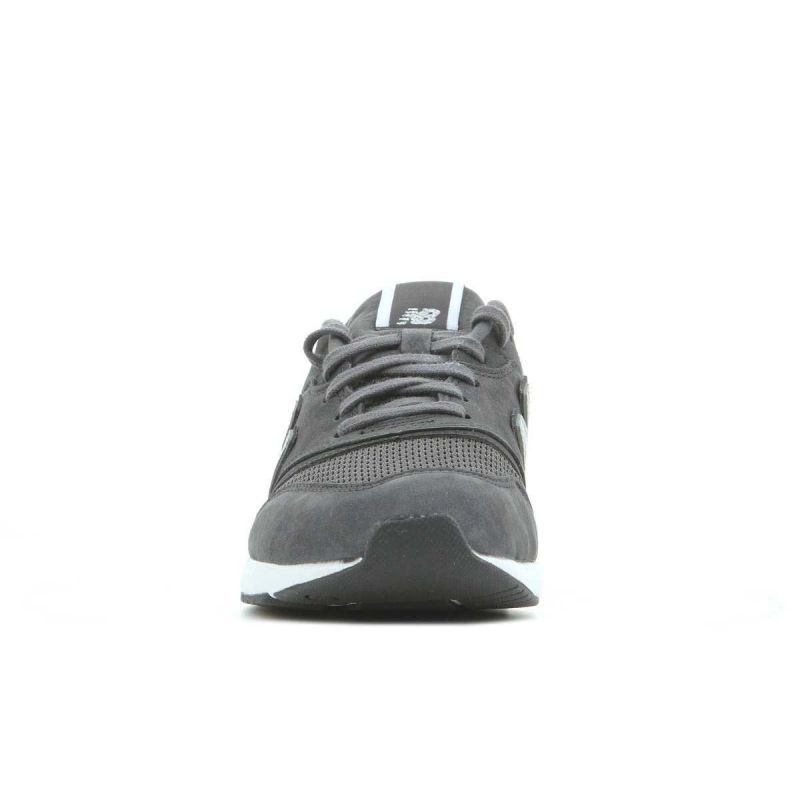 12. New Balance WL697SHC