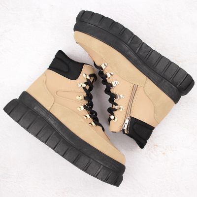 8. Hiking boots on the News W EVE450B platform