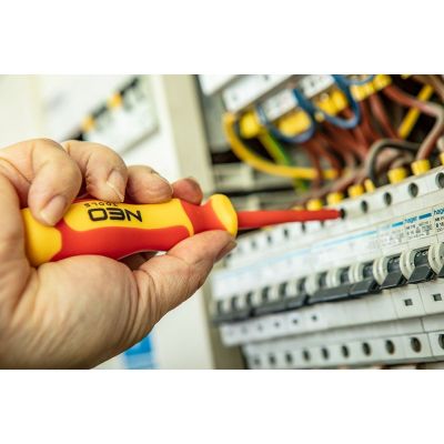 13. 1000V pliers and screwdriver set, 7 pcs.