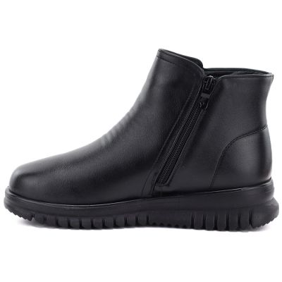 7. Comfortable women's ankle boots with a wedge, black Potocki PT16398