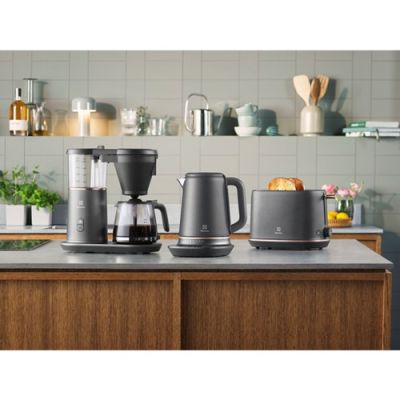 9. ELECTROLUX E7K1-6BP kettle