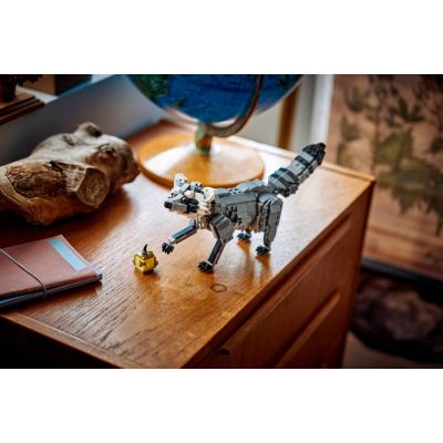 11. LEGO Creator 3in1 31393 - Forest Animals: Gray Wolf