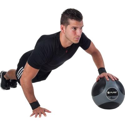 19. MEDICINE BALL 6KG PURE 2 IMPROVE