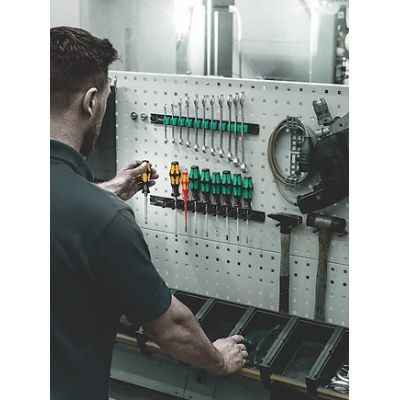 4. Kraftform screwdriver set on magnetic strip 9650