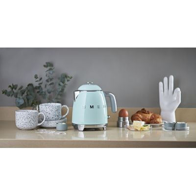 41. SMEG kettle model KLF05PGEU mini 0.8L pastelgreen