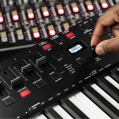 5. M-AUDIO Oxygen PRO 49 - Keyboard Controller