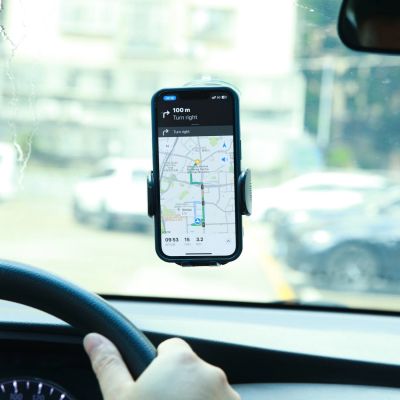 8. Joyroom car phone holder with telescopic extendable arm for dashboard and windshield black (JR-ZS259)