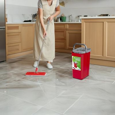 20. GREENBLUE FLAT MOP WITH BUCKET AND MAXICLEAN WRINGER + TWO MICROFIBER HQ CARTRIDGES, CAPACITY 8L GB870