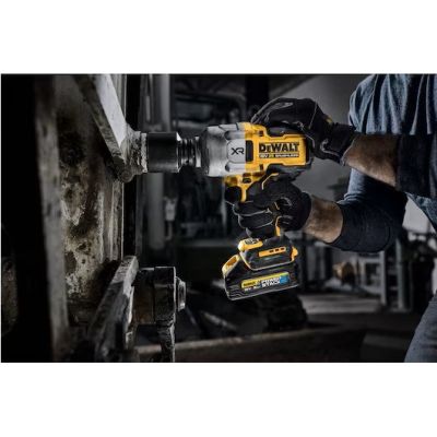 8. DCF964NT-XJ DEWALT Impact Wrench
